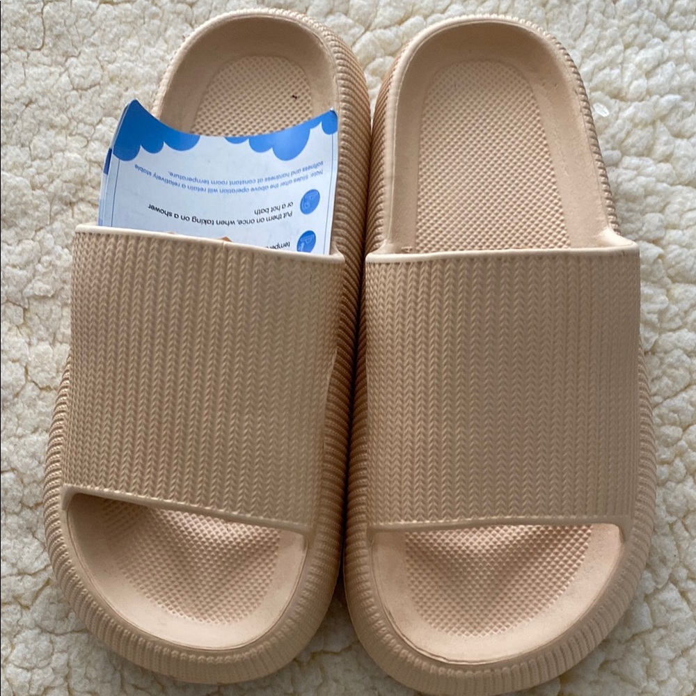 Comfortable Cloudies Tan Slide Sandals Size 8